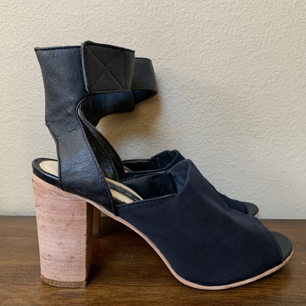 Shoes by Steve Madden, size 7